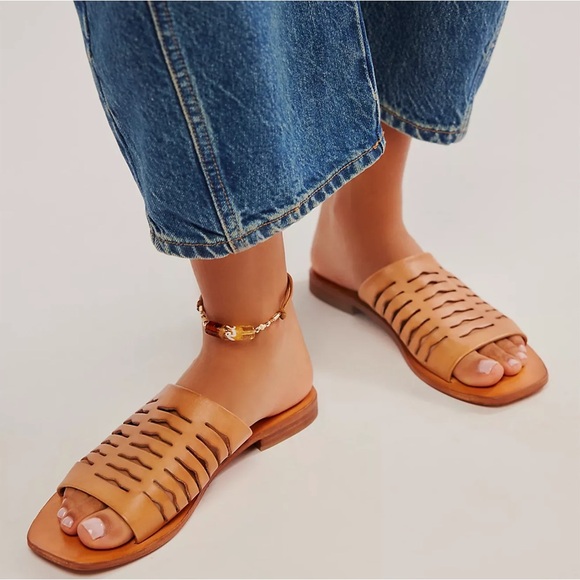 🌻NEW IN BOX🆕FREE PEOPLE Slice of Sun Sandal in Vachetta-Size 8 - Picture 1 of 14